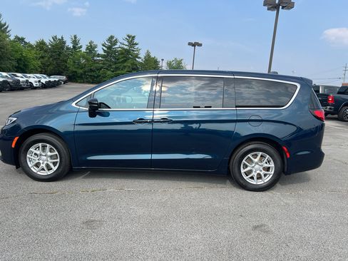 New 2025 Chrysler Pacifica Select image 8
