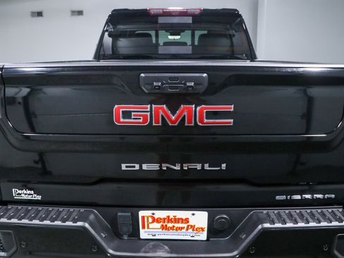 Used 2024 GMC Sierra 2500 Denali w/ Denali Reserve Package AWD/4WD image 8