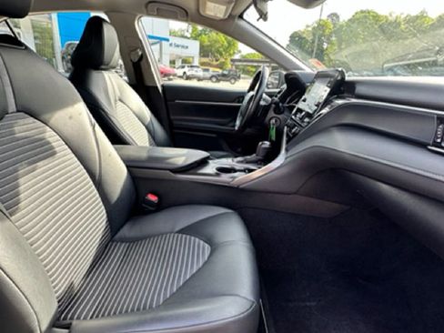 Used 2024 Toyota Camry SE image 17