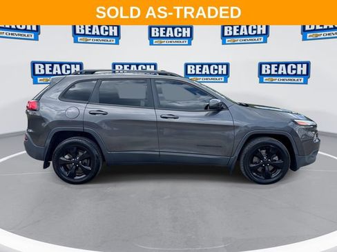 Used 2018 Jeep Cherokee Latitude w/ Altitude Package FWD image 9