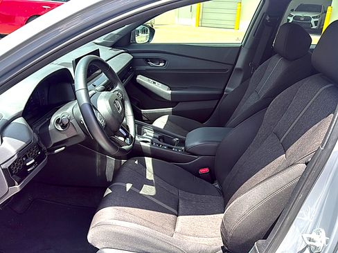 Used 2025 Honda Accord Sport image 7