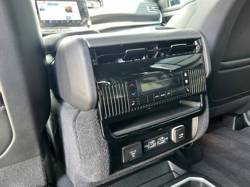 Used 2025 Jeep Wagoneer Series III w/ Premium Group I AWD/4WD image 21