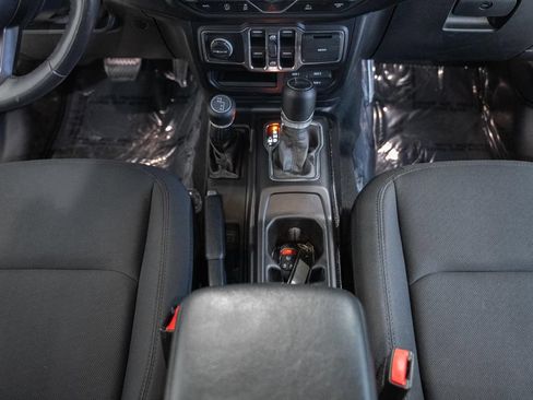Certified 2022 Jeep Gladiator Mojave AWD/4WD image 27