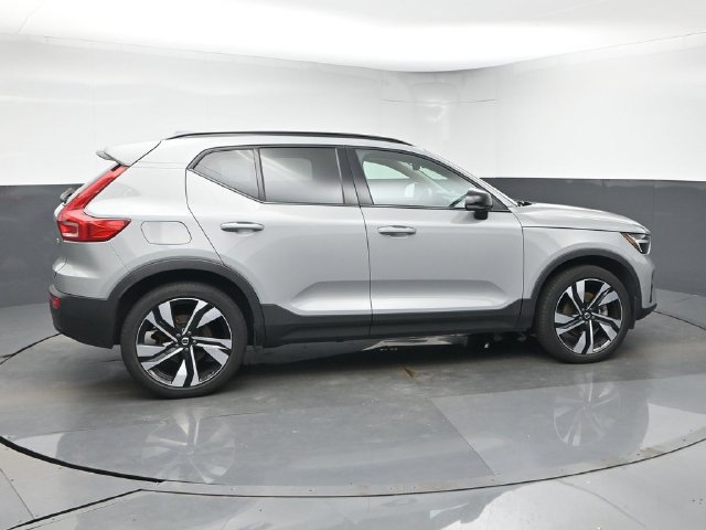 Used 2024 Volvo XC40 B5 Plus w/ Protection Package Premier AWD/4WD image 9