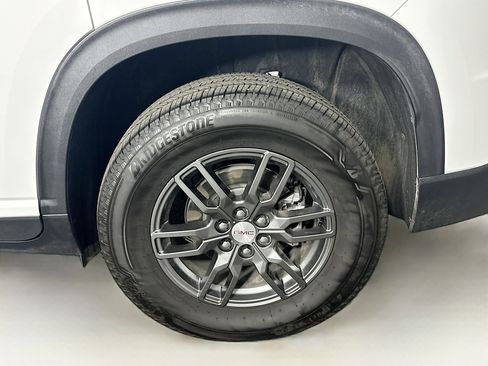 Used 2025 GMC Acadia Elevation image 11