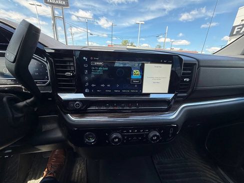 Used 2022 Chevrolet Silverado 1500 LT AWD/4WD image 32