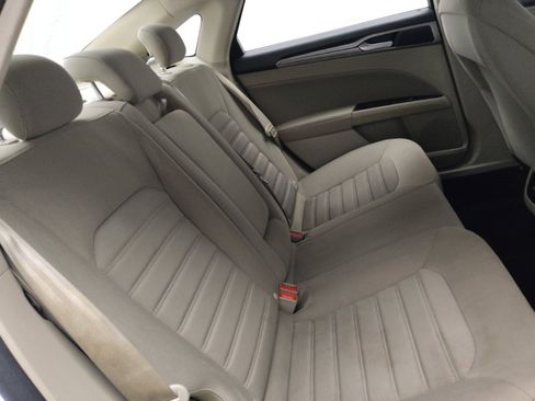 Used 2020 Ford Fusion SE FWD image 19