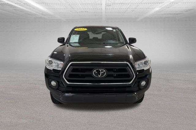 Used 2022 Toyota Tacoma SR5 AWD/4WD image 2