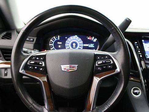 Used 2019 Cadillac Escalade ESV Premium Luxury image 17