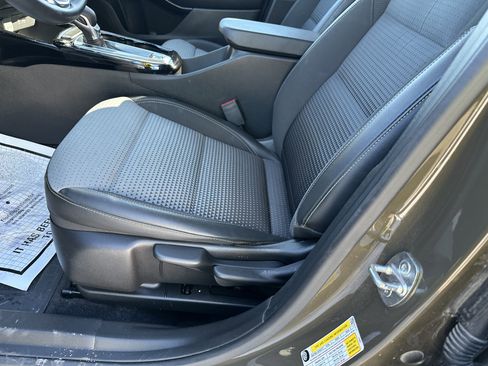 Used 2024 Chevrolet Trax LT w/ LT Convenience Package image 10