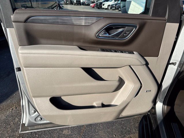 Used 2023 GMC Yukon XL SLT w/ SLT Premium Package AWD/4WD image 8