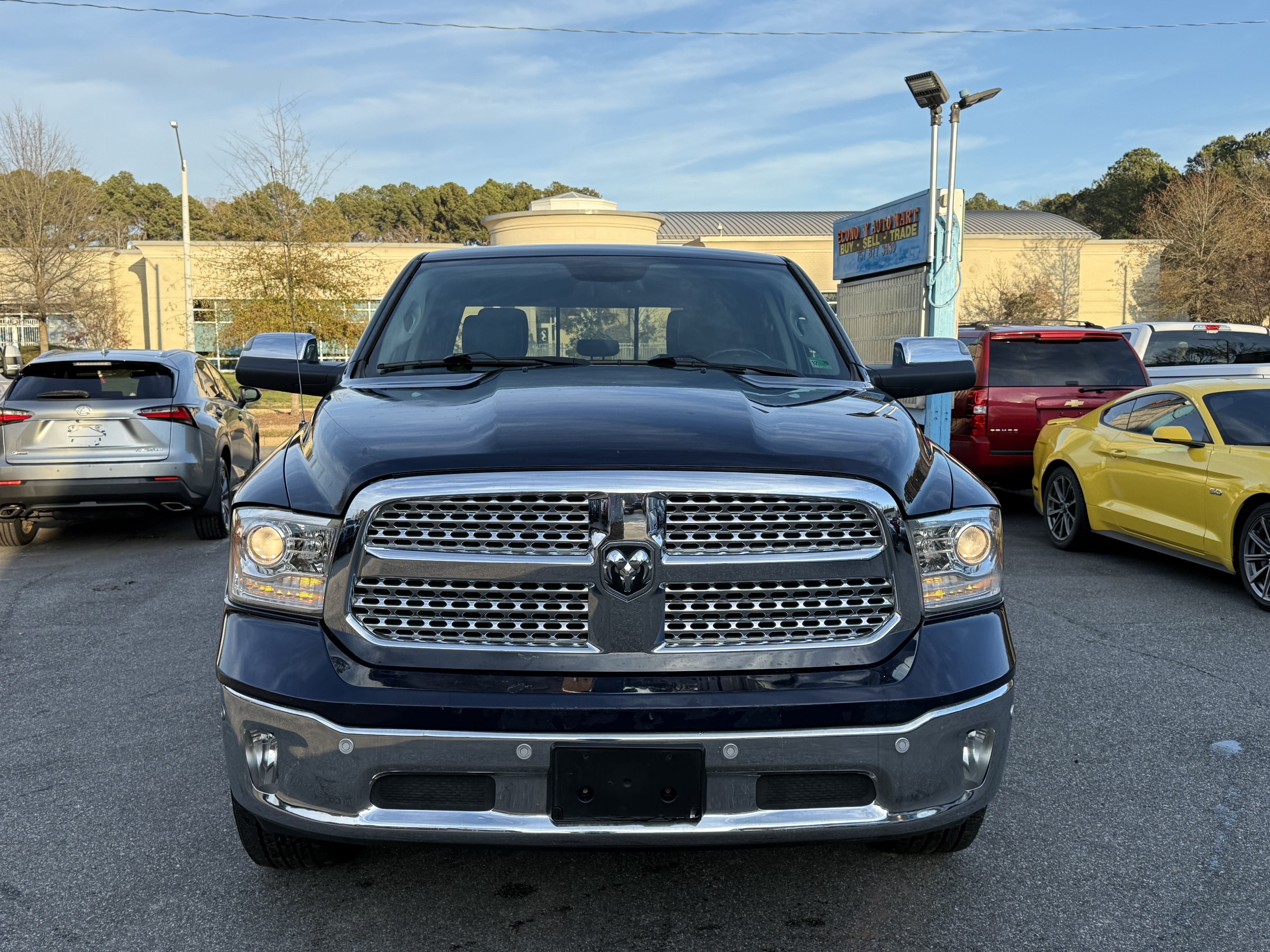 Used 2017 RAM 1500 Laramie w/ Convenience Group AWD/4WD image 3