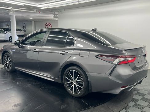 Used 2024 Toyota Camry SE FWD image 3