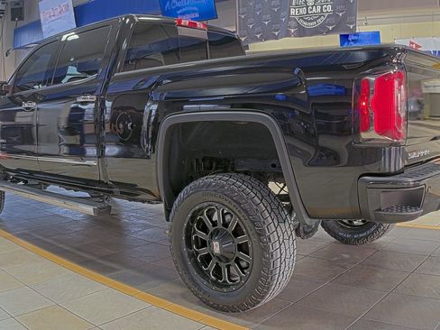 Used 2018 GMC Sierra 1500 Denali w/ Denali Ultimate Package image 3