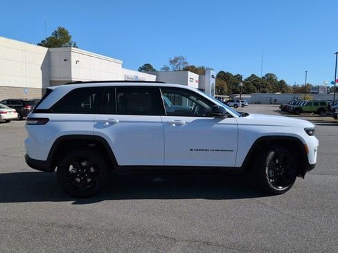 New 2025 Jeep Grand Cherokee Limited w/ Luxury Tech Group II image 3