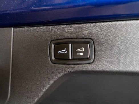 New 2024 Porsche Macan 4 Electric image 38