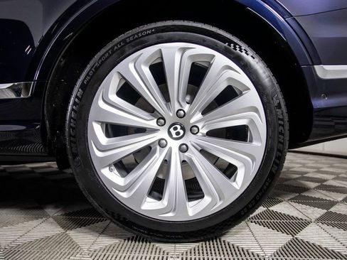 Used 2021 Bentley Bentayga image 53