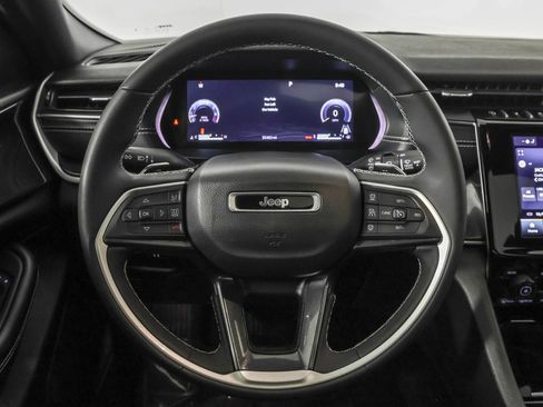 Used 2023 Jeep Grand Cherokee L Laredo image 29