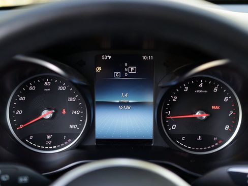 Used 2021 Mercedes-Benz GLC 300 4MATIC image 13