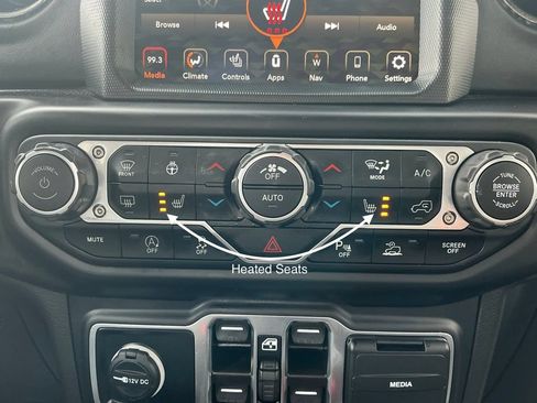 Used 2023 Jeep Wrangler Unlimited Sahara AWD/4WD image 14