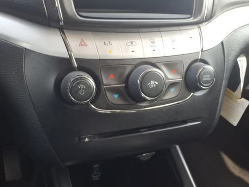 Used 2019 Dodge Journey SE w/ Blacktop Package FWD image 18