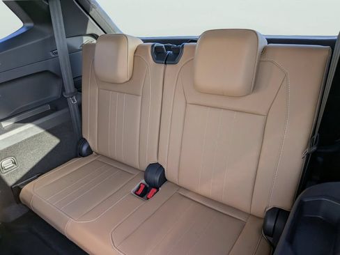 Used 2023 Volkswagen Tiguan SE FWD image 16