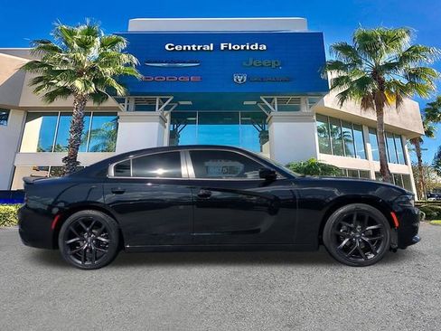 Used 2022 Dodge Charger SXT w/ Blacktop Package image 4