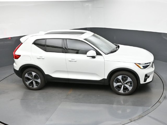 Used 2024 Volvo XC40 B5 Plus AWD/4WD image 18