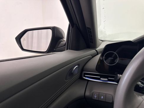 Used 2025 Hyundai Elantra SEL FWD image 35