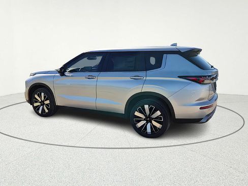 New 2026 Mitsubishi Outlander SE image 4