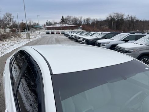 Used 2016 Toyota Camry SE image 7