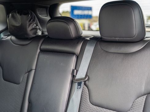 Used 2023 Jeep Compass Altitude image 19