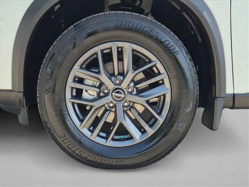 Used 2025 Nissan Rogue S FWD image 15