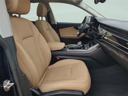 Used 2023 Audi Q8 Premium Plus image 31