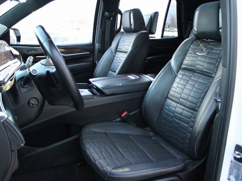 Used 2023 Cadillac Escalade Sport Platinum image 7