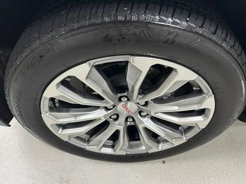 Used 2024 GMC Yukon XL Denali w/ Denali Reserve Package AWD/4WD image 9