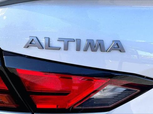 Certified 2024 Nissan Altima 2.5 S FWD image 10