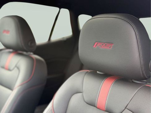 Used 2025 Chevrolet Trax RS w/ Sunroof Package FWD image 34