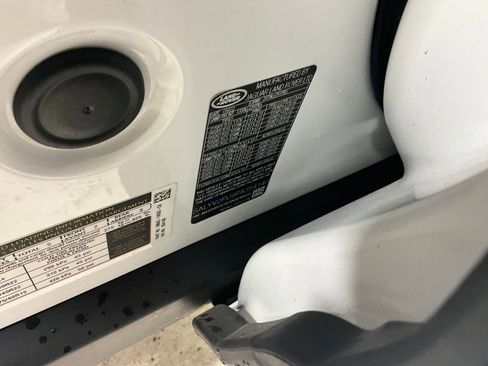 Used 2023 Land Rover Range Rover Velar HST image 10