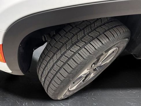 Used 2023 Jeep Grand Cherokee 4WD 4xe w/ Luxury Tech Group II image 42