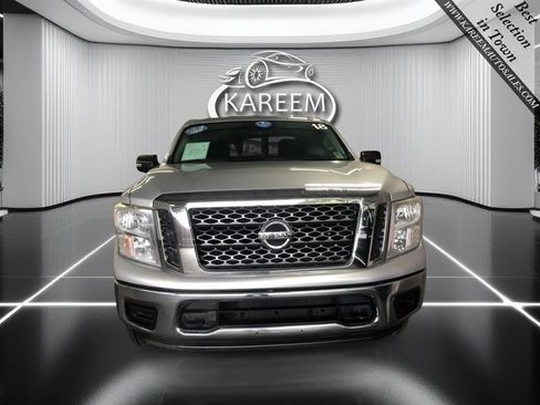 Used 2018 Nissan Titan SV image 2