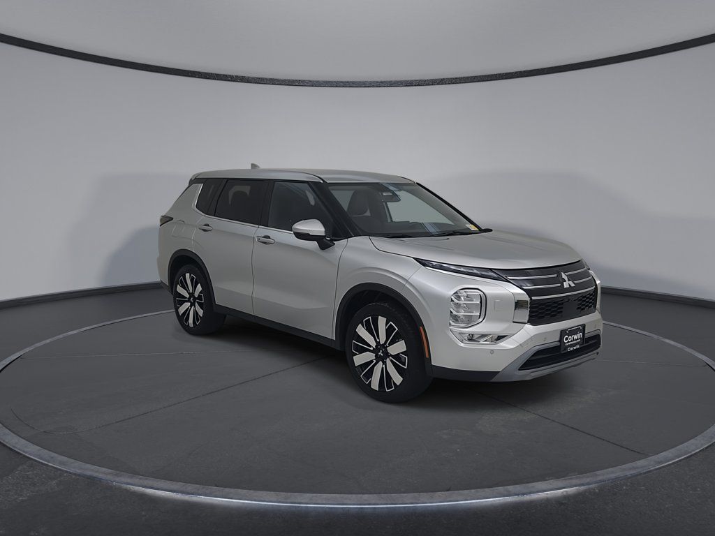 Used 2025 Mitsubishi Outlander SE AWD/4WD image 3