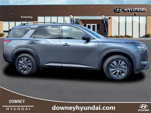 Used 2024 Nissan Pathfinder SV image 4