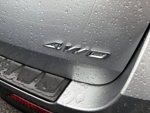 Used 2023 Ford Explorer XLT w/ Equipment Group 202A image 7