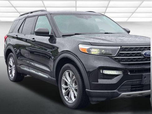 Used 2021 Ford Explorer XLT w/ Equipment Group 202A AWD/4WD image 50