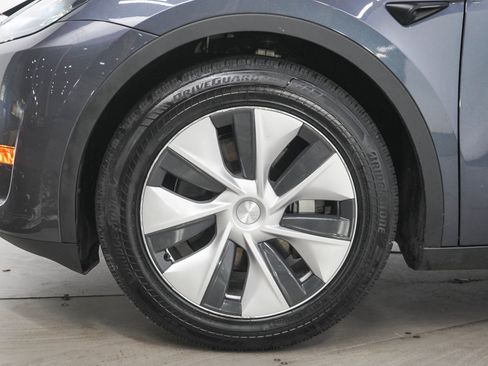 Used 2023 Tesla Model Y Long Range AWD/4WD image 31