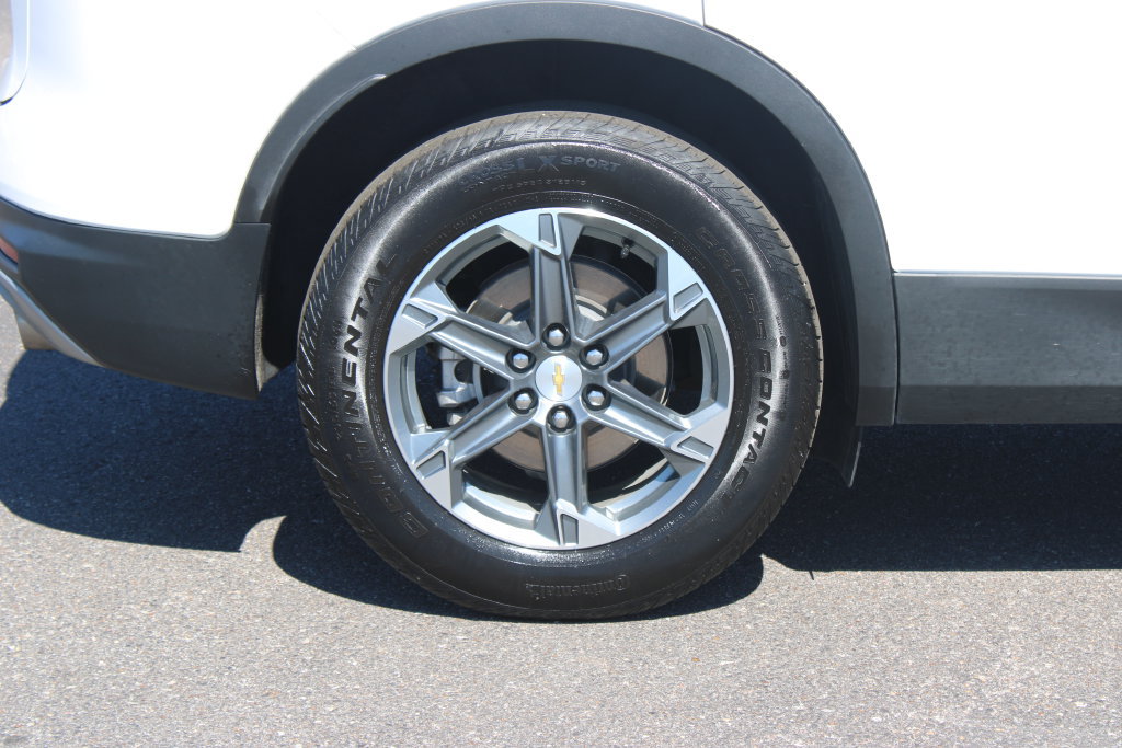 Used 2025 Chevrolet Blazer LT FWD image 13