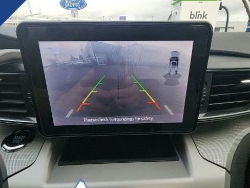 Used 2022 Ford Explorer XLT w/ Equipment Group 202A image 9