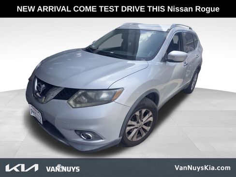 Used 2015 Nissan Rogue SV FWD image 2