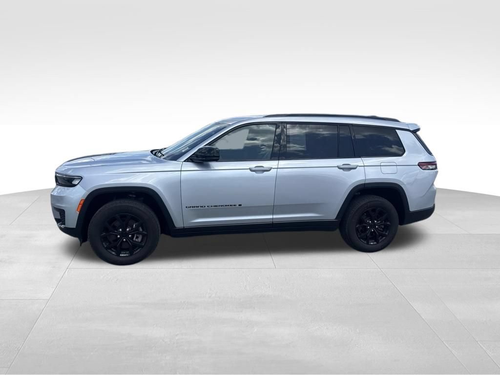 Used 2024 Jeep Grand Cherokee L Laredo AWD/4WD image 3